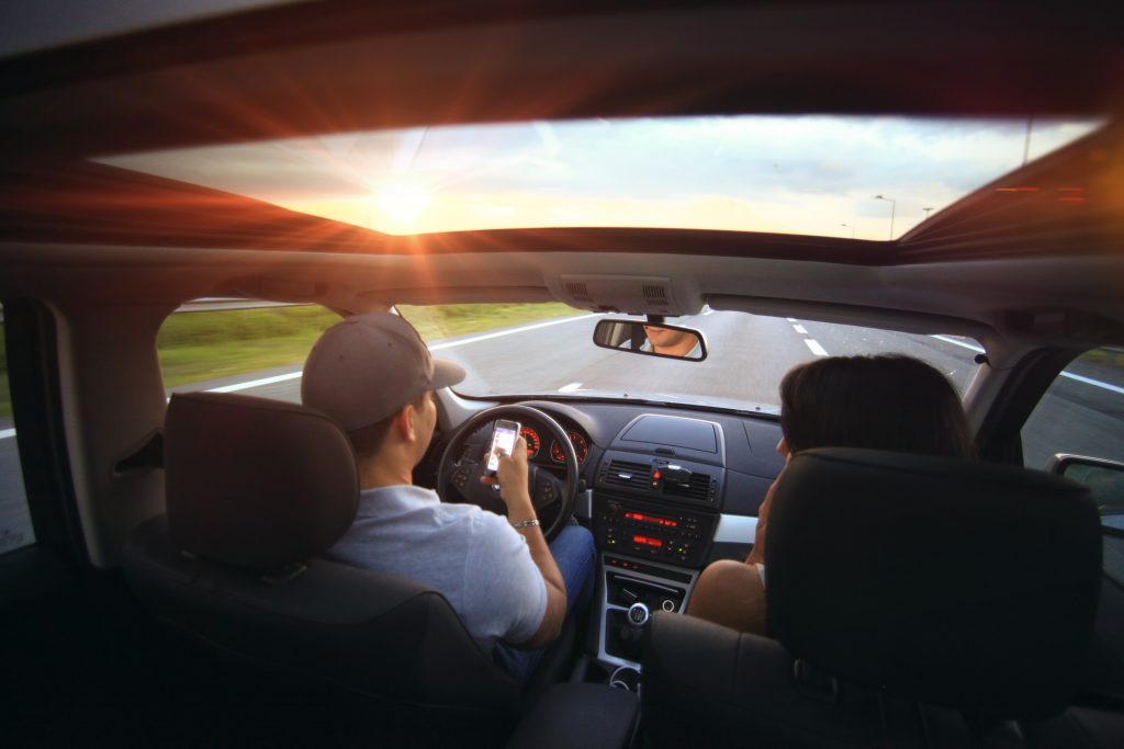 Dyktafon ukryty w samochodzie pozwoli Ci na komfortowe użyczanie pojazdu – zarówno prywatnie, jak i zawodowo (fot. pixabay.com)